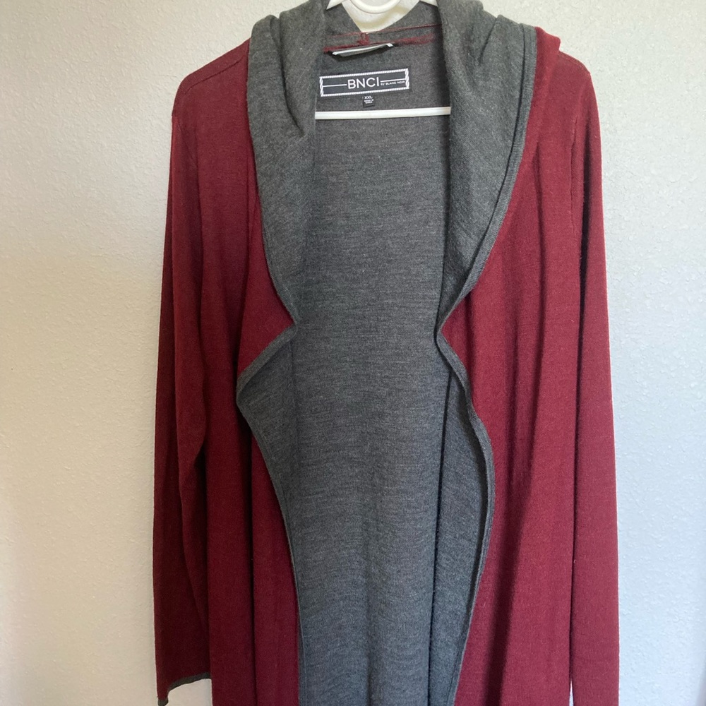 New, Women’s hooded sweater with pockets